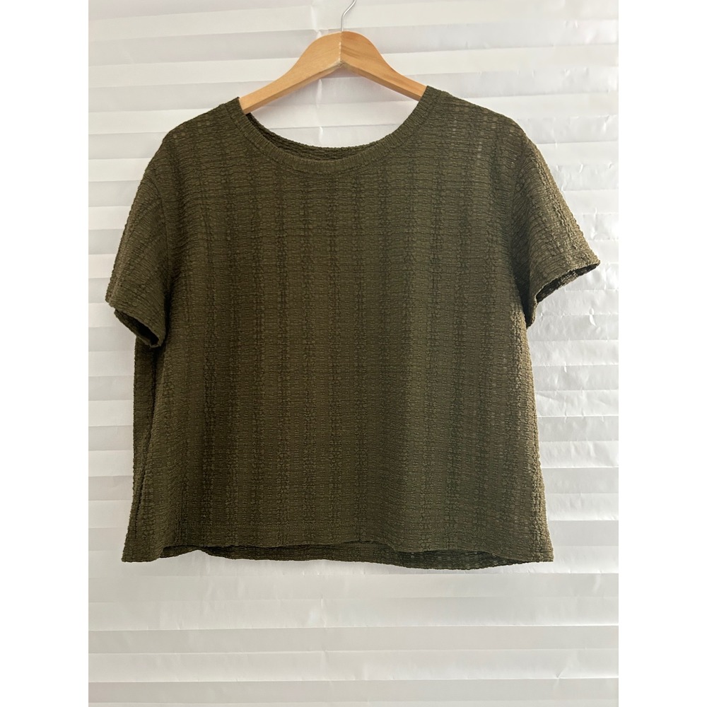 Max Studio London Olive Green Textured Short Sleeve Crop Top L Minimalist